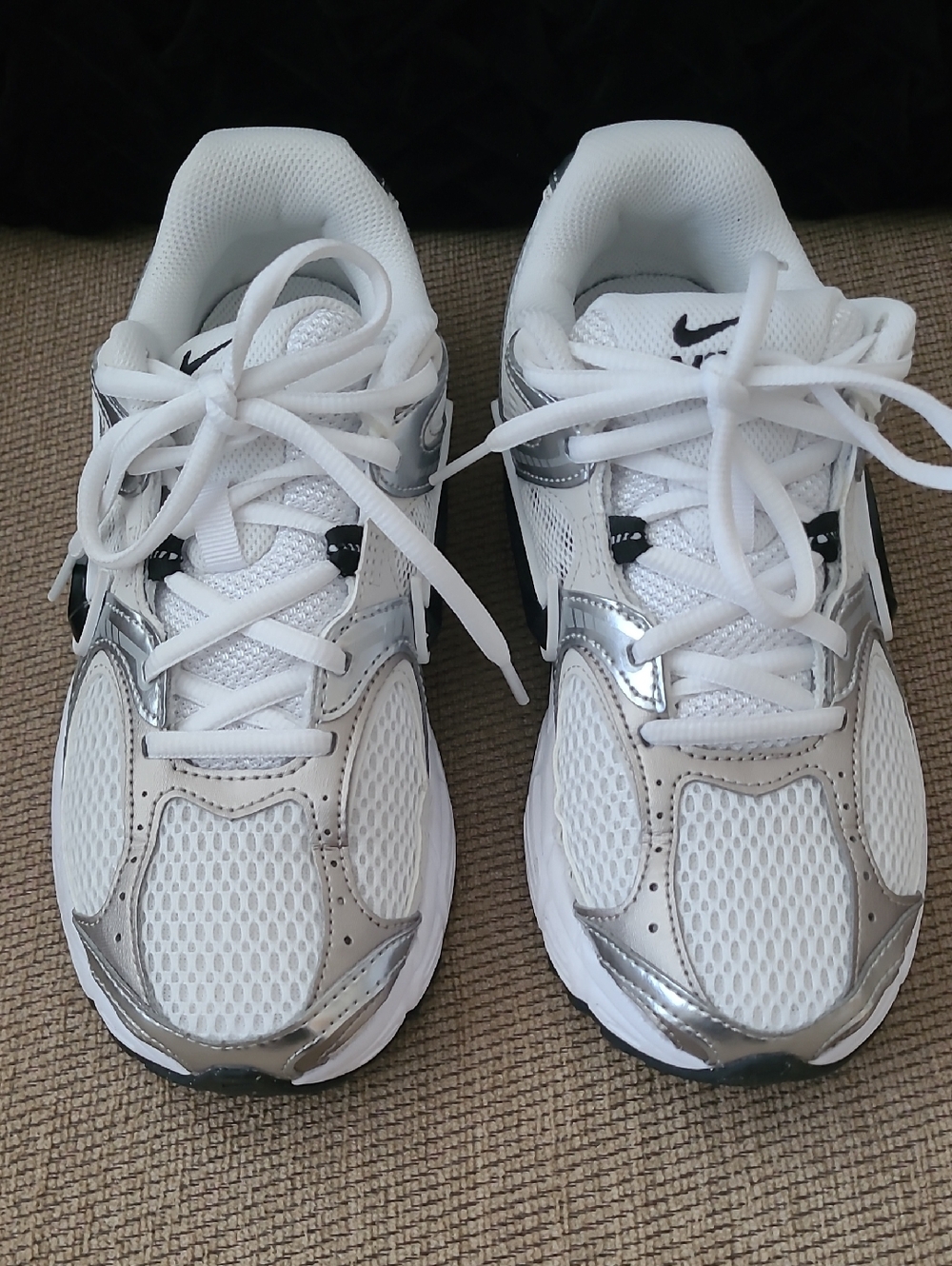 WOMENS NIKE V5 RNR WHITE BLACK GREY - Picture 3 of 13